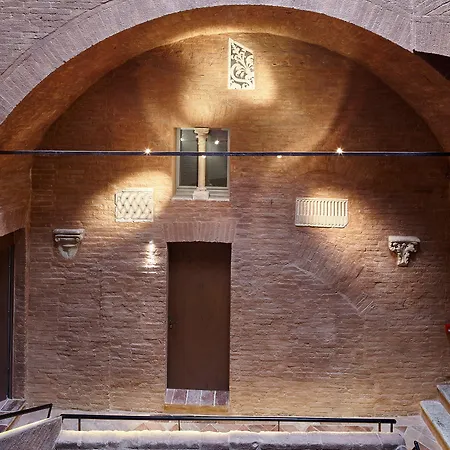 Palazzetto Rosso - Art 3* Siena